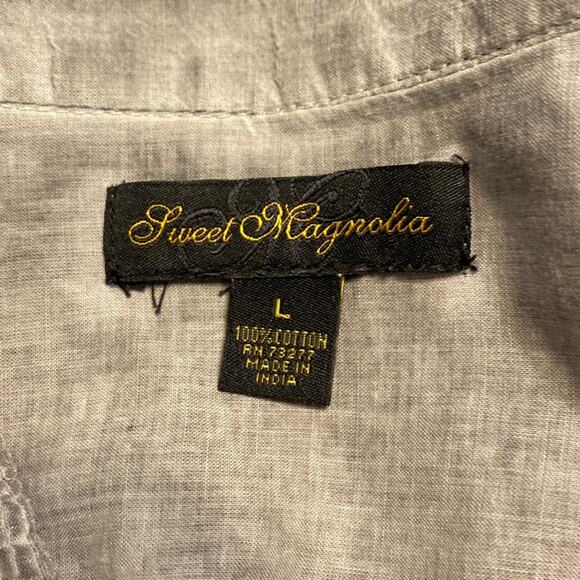 Sweet Magnolia Gray Embroidered Top Size Large - Picture 6 of 6